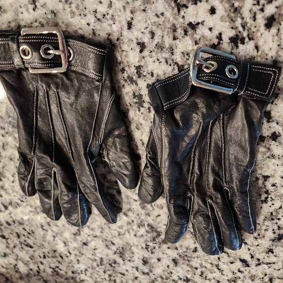 CoachVintage Cashmere lined leather buckle gloves - Picture 5 of 7